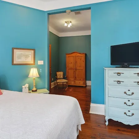 Maison Perrier Bed & Breakfast-3