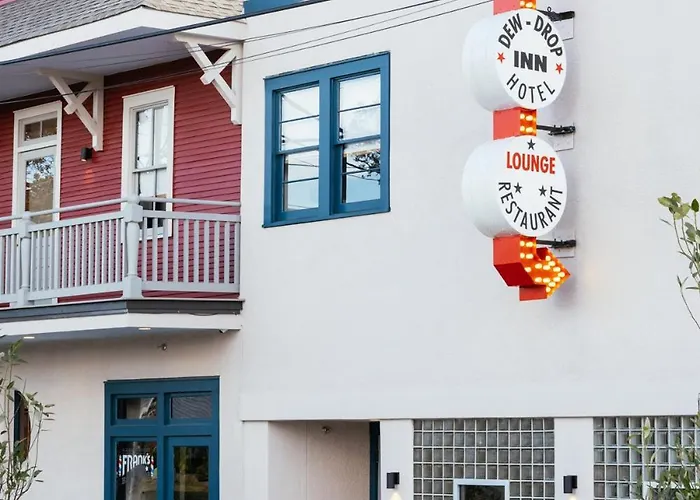 Hotels with pool Dew Drop Inn & Lounge